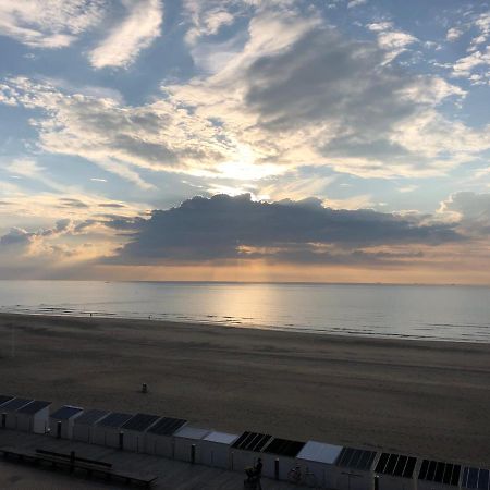Luxe App - Zeedijk Mariakerke - Prachtig Zeezicht Apartment Oostende Bagian luar foto